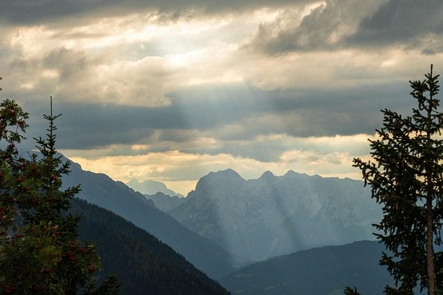 mountains-7881314_640